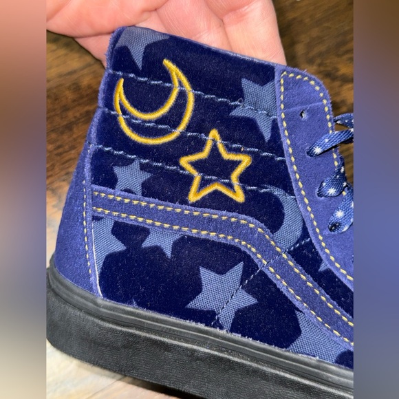 RaRE Kids Fantasia Mickey Mouse Hi Tops size 3.5 - Picture 3 of 6